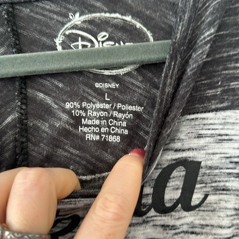 Disney lion king t shirt. Like new. - Picture 3 of 4